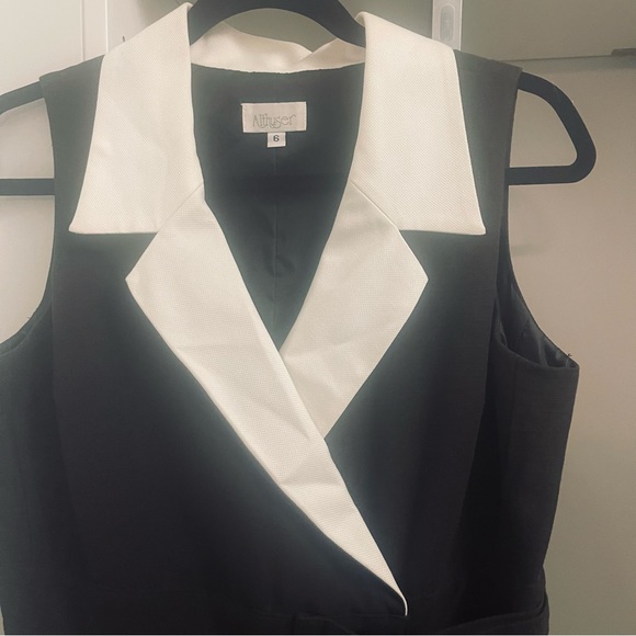 Black and white wrap dress with cute belt tie - Picture 2 of 6